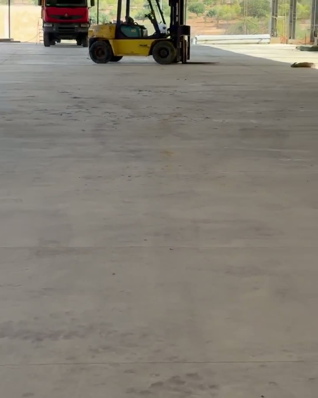 Dallage industriel dans un hangar