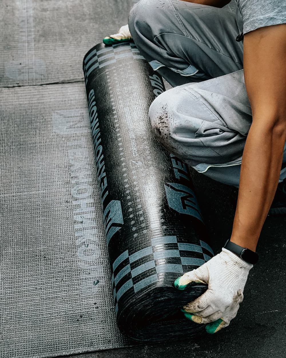 Pose d'une membrane d'étanchéité